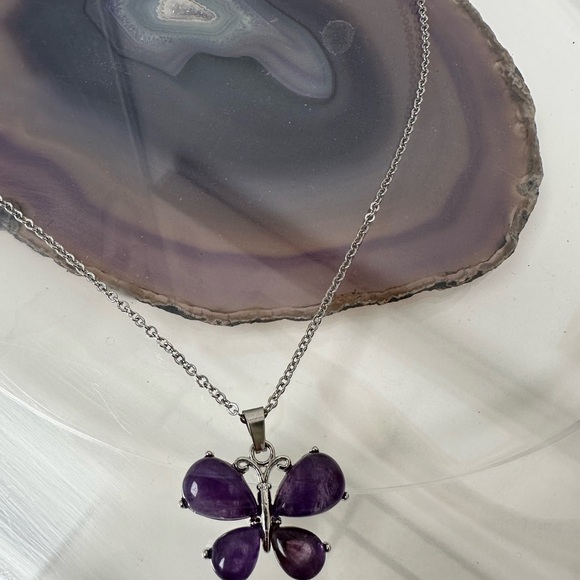 BNWT Purple Amethyst Crystal Butterfly Pendant Necklace stainless steel - Picture 3 of 4